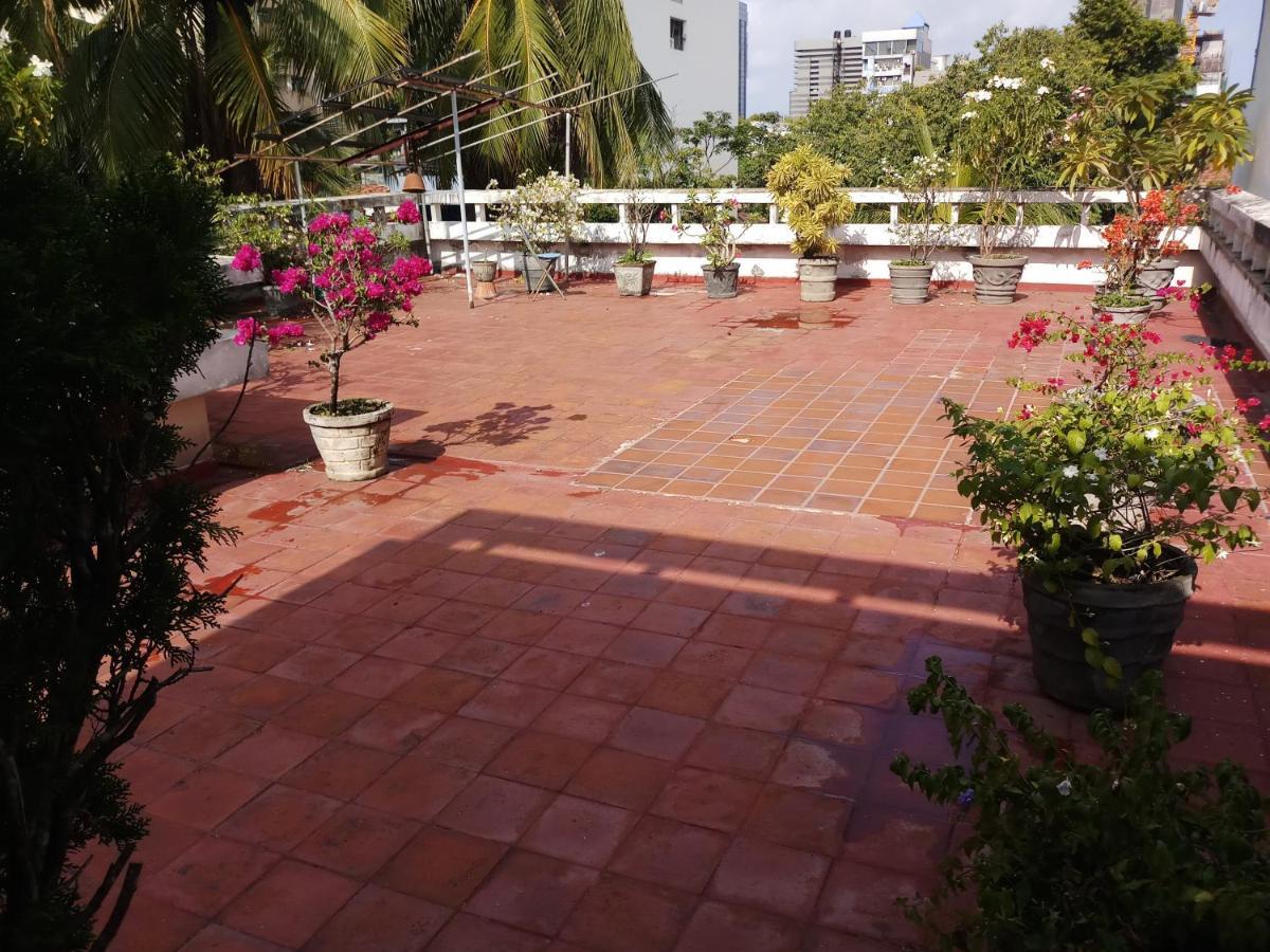 Готель Elegance Oasis, Colombo 3 Екстер'єр фото