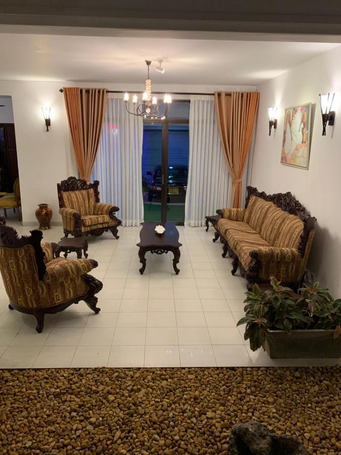 Готель Elegance Oasis, Colombo 3 Екстер'єр фото