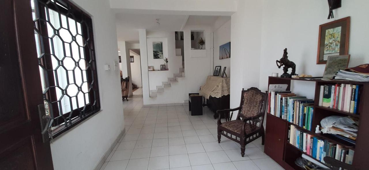 Готель Elegance Oasis, Colombo 3 Екстер'єр фото
