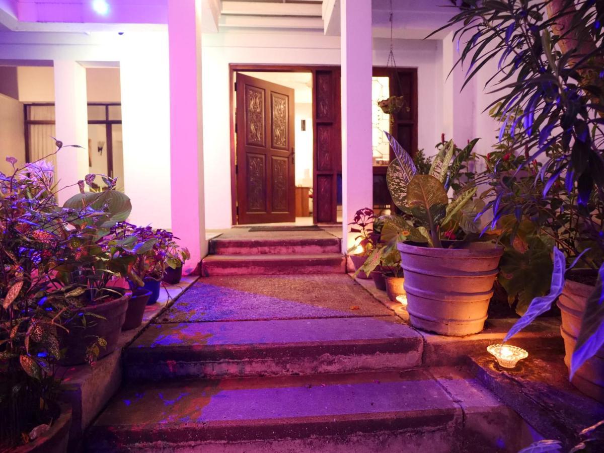 Готель Elegance Oasis, Colombo 3 Екстер'єр фото
