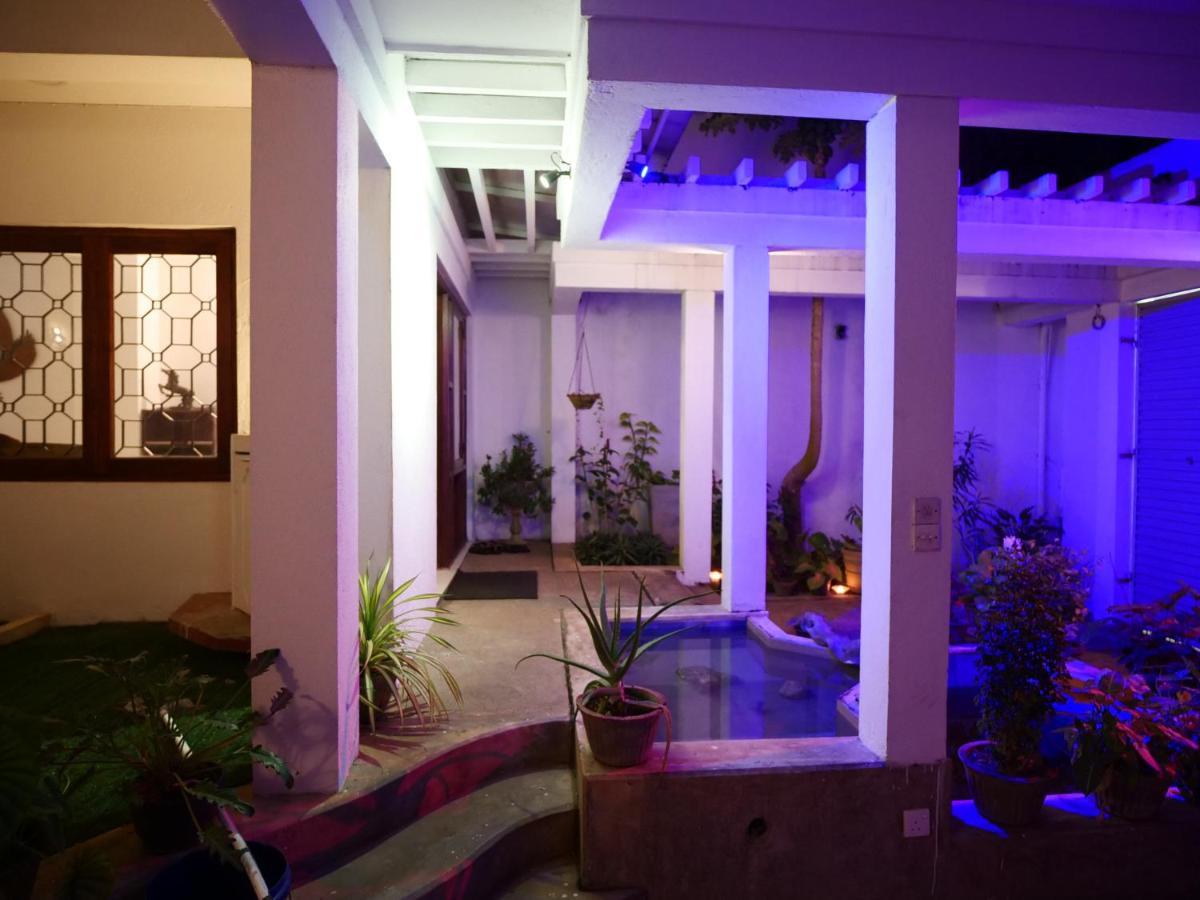Готель Elegance Oasis, Colombo 3 Екстер'єр фото