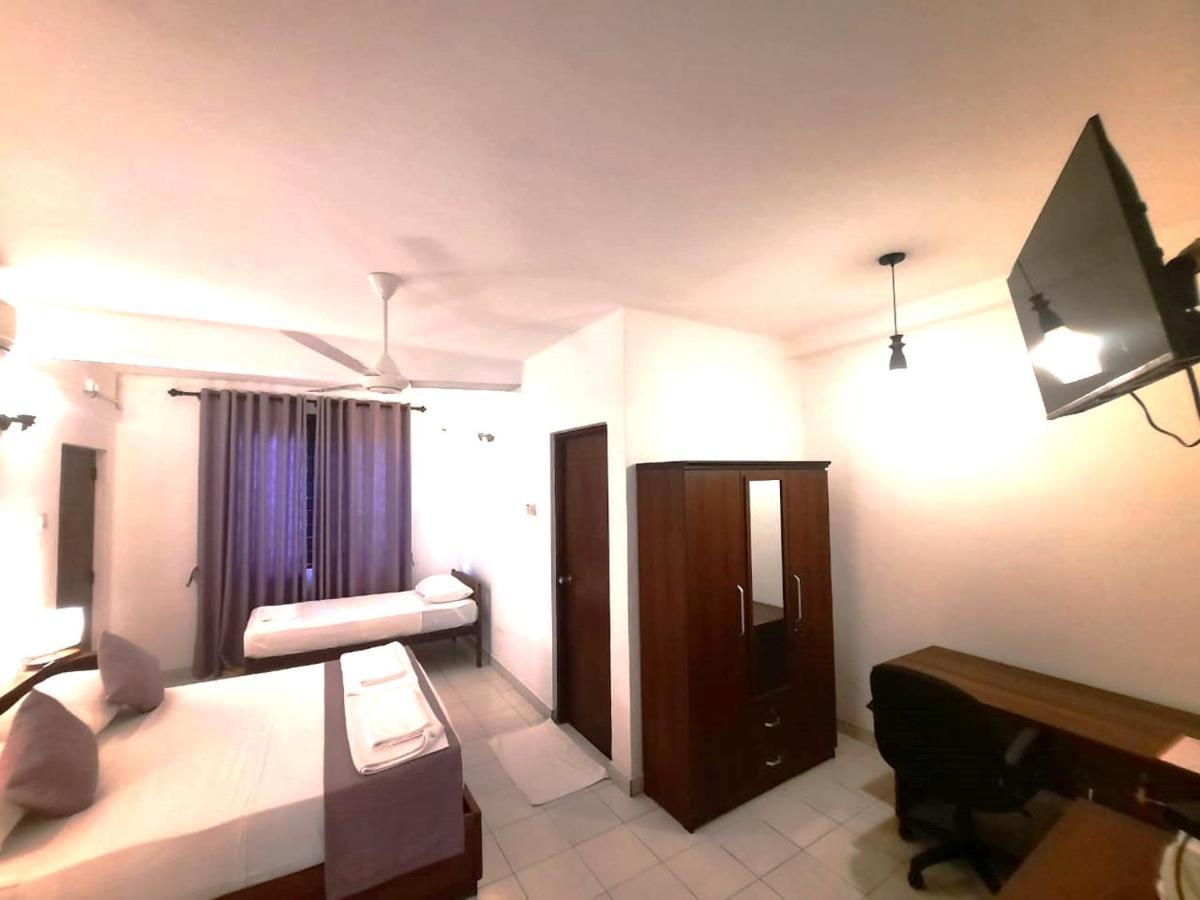 Готель Elegance Oasis, Colombo 3 Екстер'єр фото