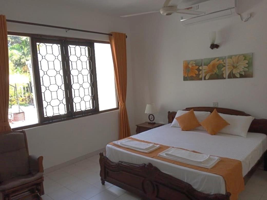 Готель Elegance Oasis, Colombo 3 Екстер'єр фото
